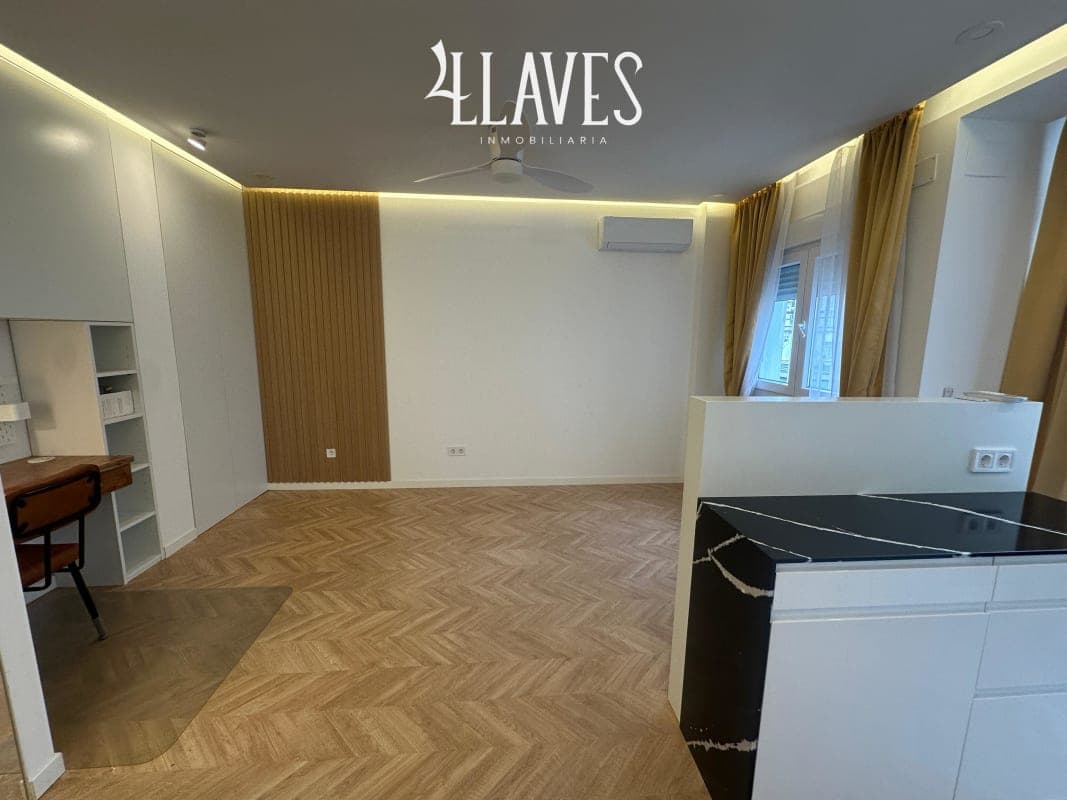 Piso en Calle de Linneo, Madrid