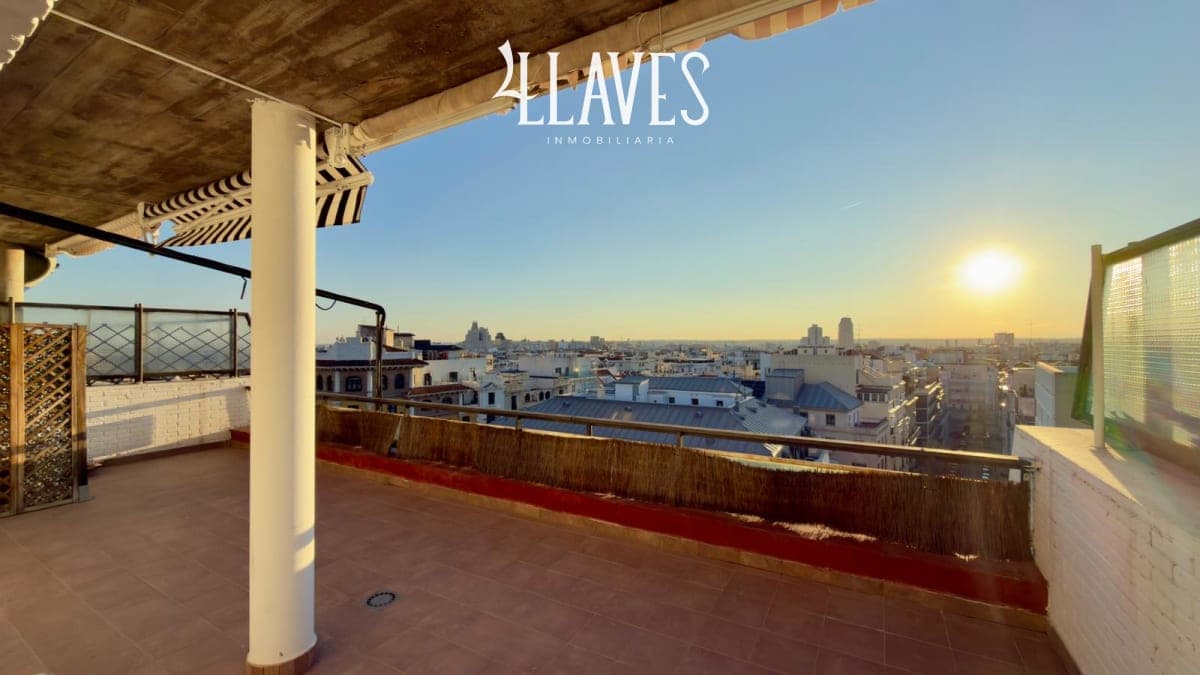 Alquiler de Ático en Calle Santa Engracia, Chamberí - Imagen 1